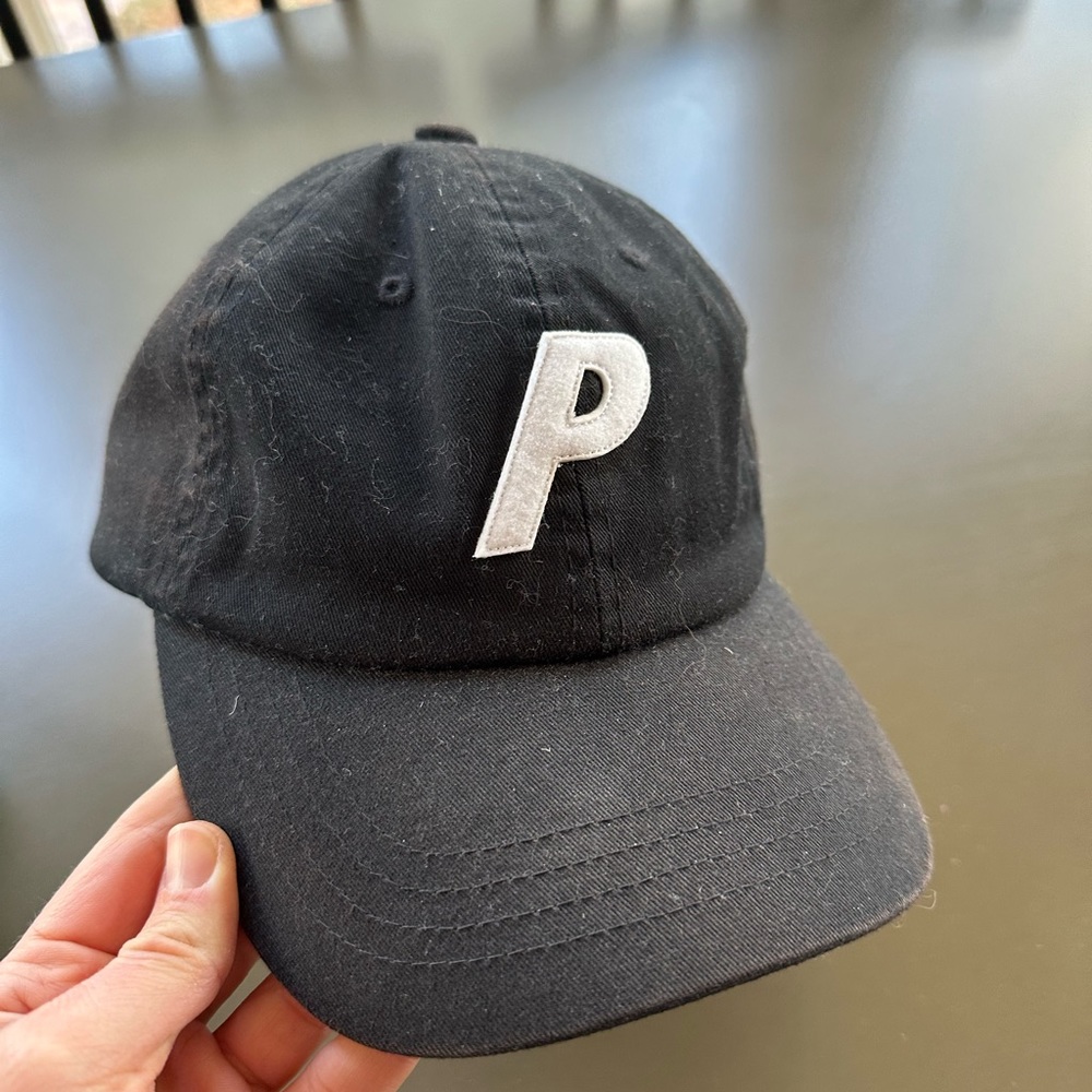 Palace P 6 panel hat in black.